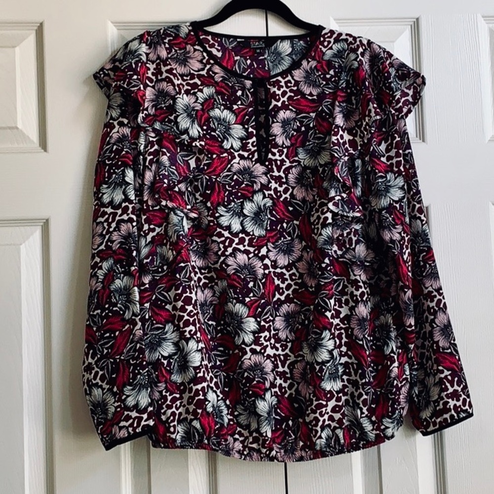 NWOT. Multi color flower pattern flutter top